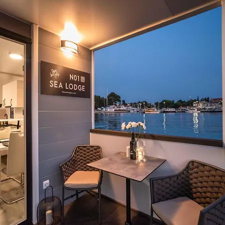 Botel On A Houseboat In Novigrad 3*