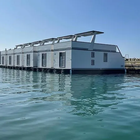 Botel On A Houseboat In Novigrad 3*
