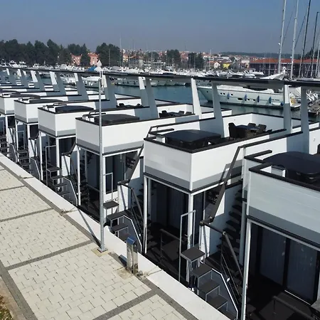 On A Houseboat In Novigrad 3*